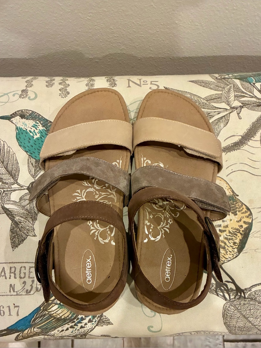 Aertrex Lilly sandals women’s 8.5. Taupe - Picture 4 of 7